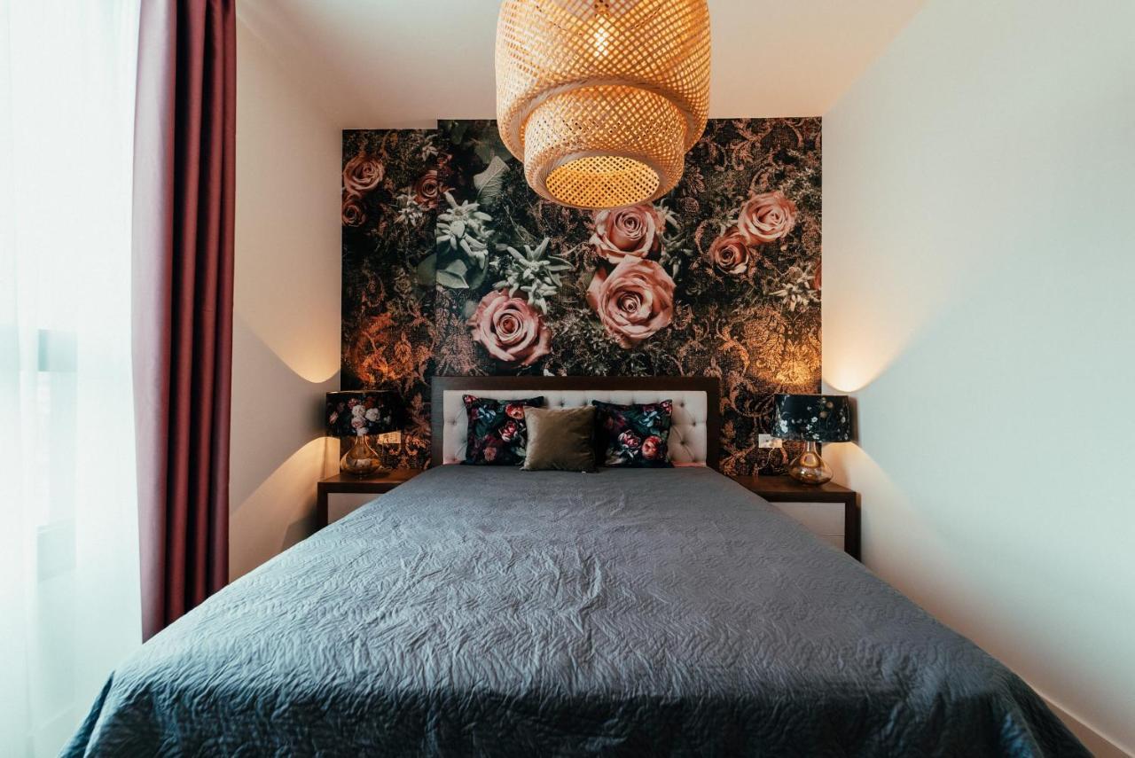 Waterfront Luxury Suites Belgrad Exteriör bild