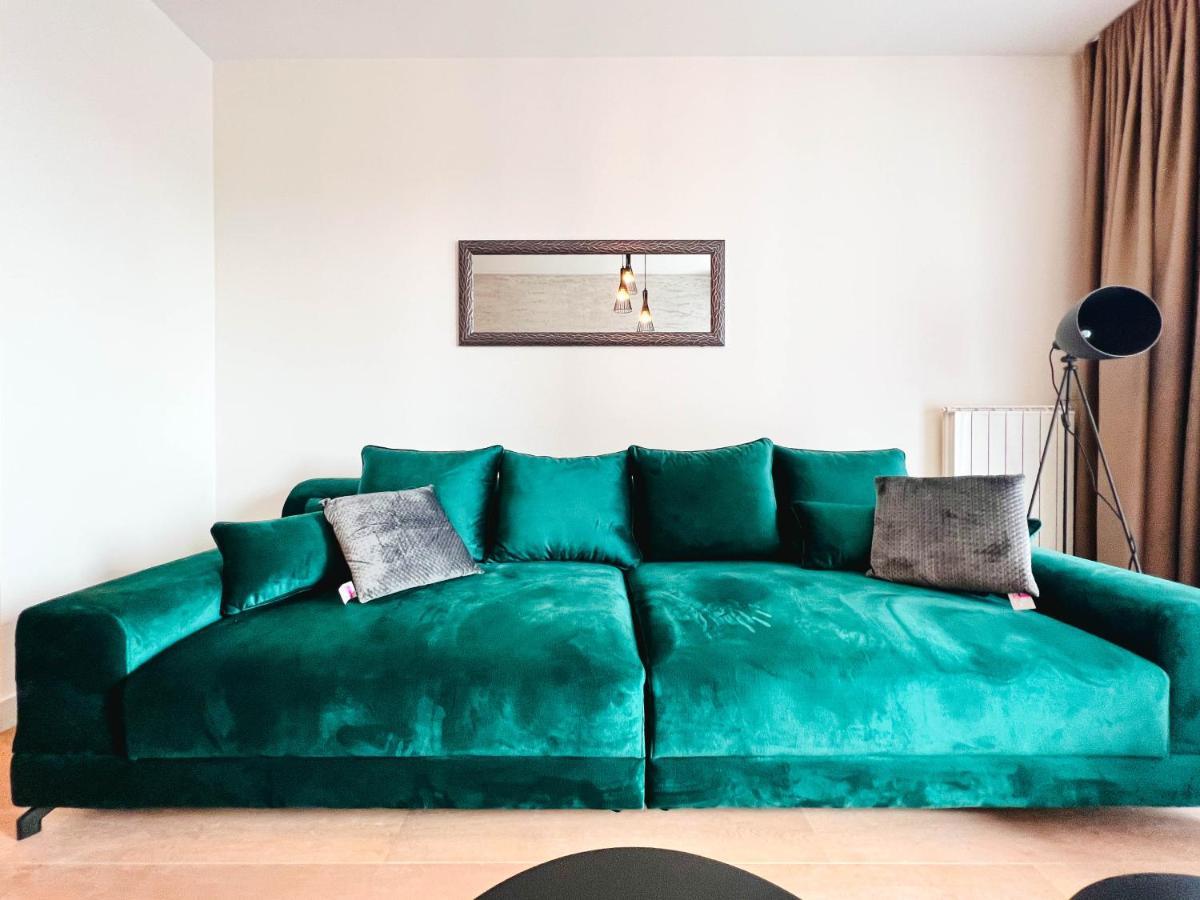 Waterfront Luxury Suites Belgrad Exteriör bild